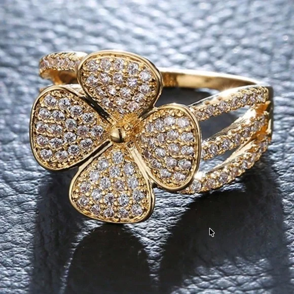 Luxe Rhinestone Flower Dainty Ring - Picture 3 of 5